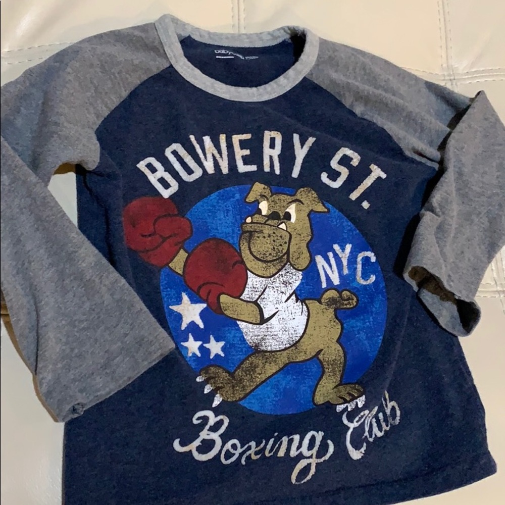 Like new- BabyGAP kind sleeve T-shirt. Size 4